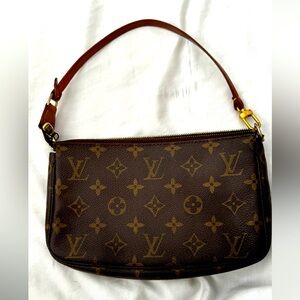 This Louis Vuitton bag in really good condition, has only been worn a few times.